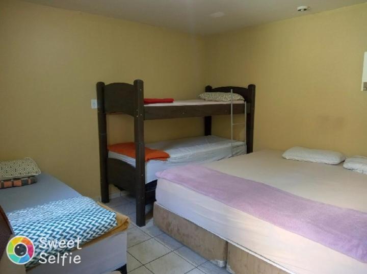 Hostel Office- Hospedagem Climatizada Quartos E Apartamentos Privativos Extrema Ngoại thất bức ảnh